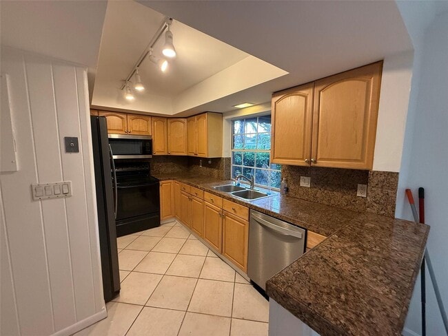 Foto del edificio - 619 Kensington Pl