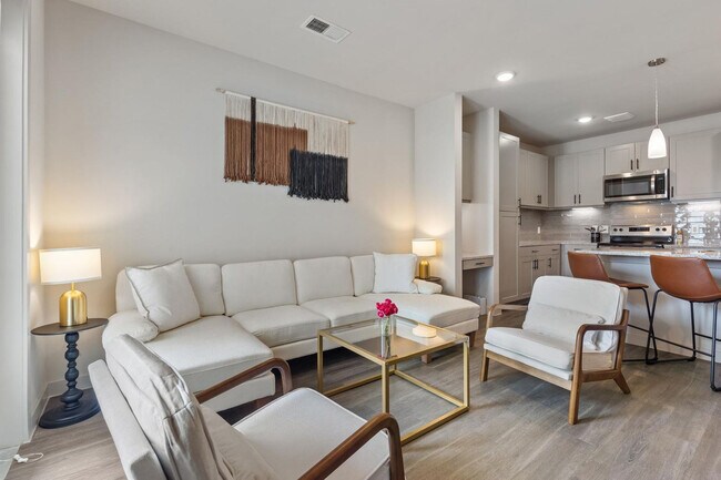 Foto del edificio - 5820 1/2 Cameron Road-FL2-ID1303392P