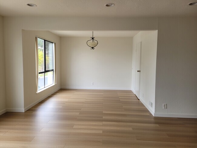 Foto del edificio - 54 Edgemont Dr