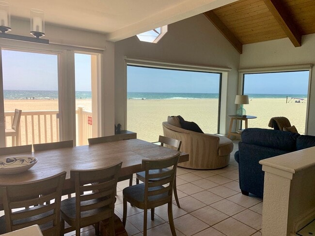 Building Photo - 4025 Ocean Dr