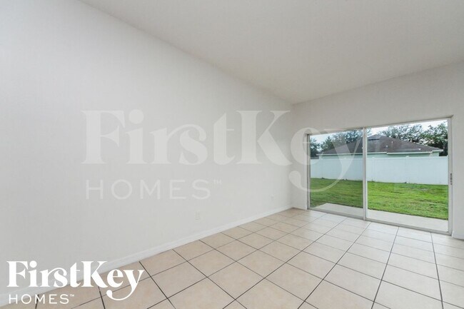 Foto del edificio - 4302 Hidden Meadow Dr