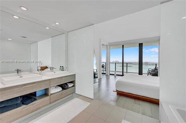 Foto del edificio - 650 NE 32nd St
