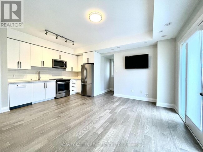 Building Photo - 3050 Erin Centre Blvd