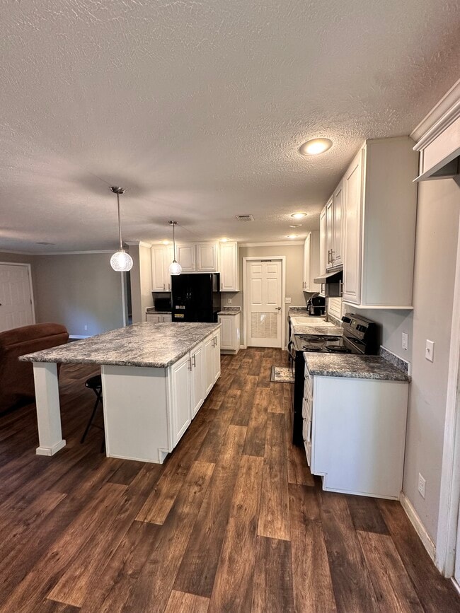 Building Photo - 253 Old Mobile Hwy