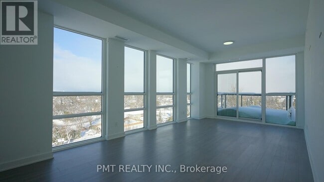 Building Photo - 681 Yonge St