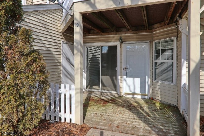 Building Photo - 19 Tansy Ct