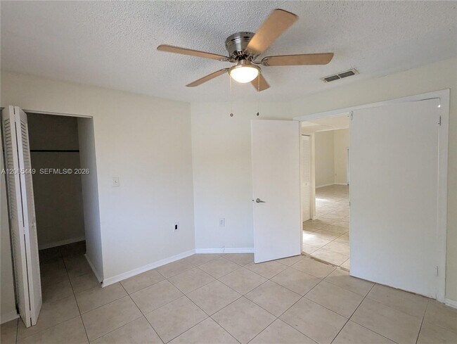 Foto del edificio - 15201 Glenmoor Dr