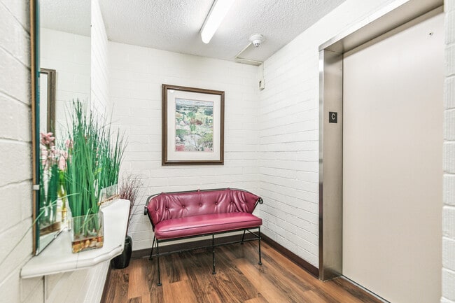 Foto del edificio - 725 S Alton Way