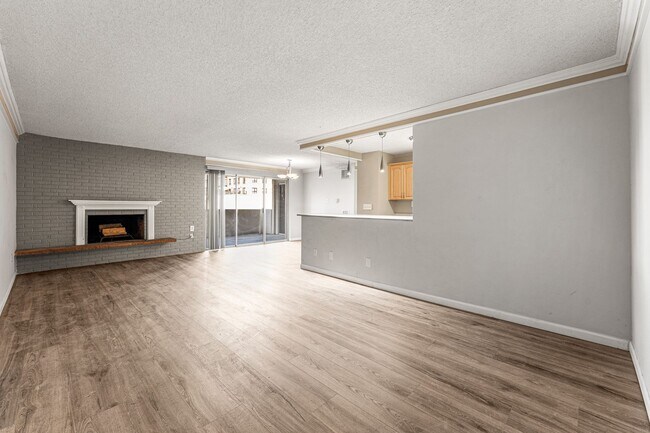 Foto del edificio - Beautiful Condo In Cherry Creek with Pool and Gym!