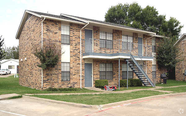 Primary Photo - Castle Cove Apartments