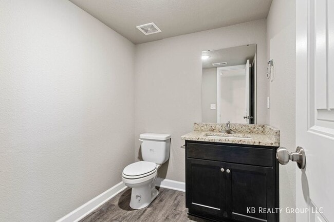 Building Photo - Newer 3 Bed Townhome in Belton; Raymore-Pe...