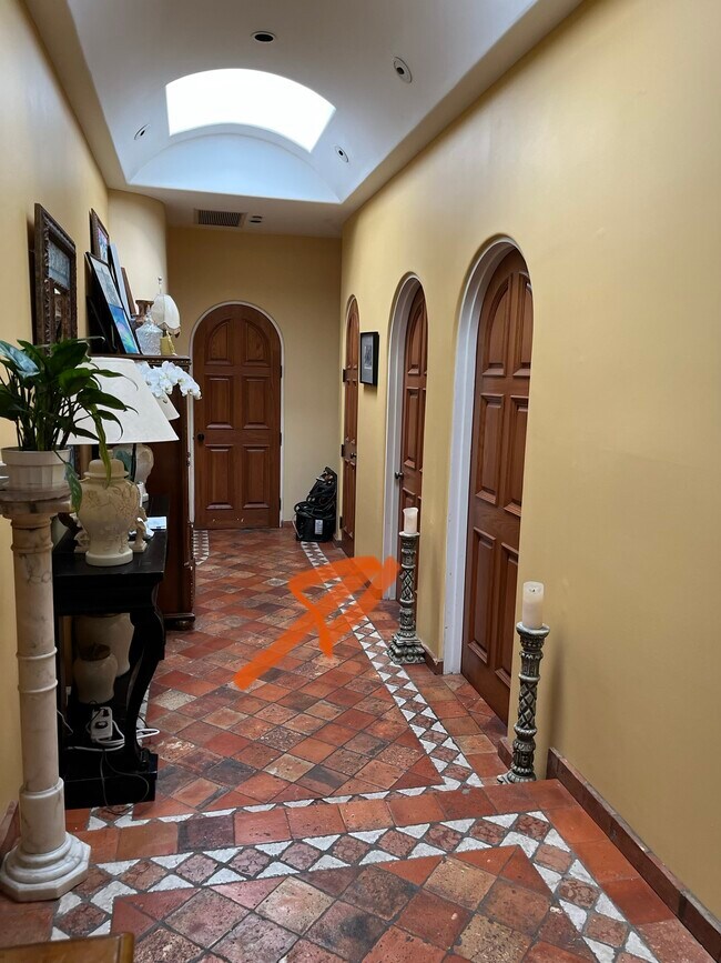 Foto del edificio - 9326 Readcrest Dr