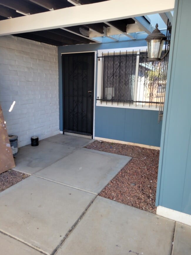 Building Photo - 1166 N Catalina Ave