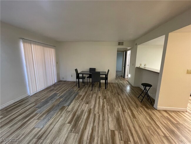 Building Photo - 5207 Indian River Dr