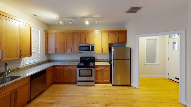 Building Photo - 3027 Park Ave