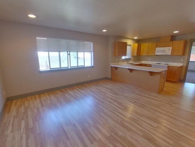 Foto del edificio - 562-564 East 15th Alley