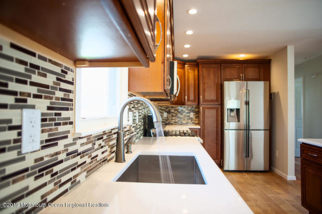 Foto del edificio - 230 Cedar Grove Rd