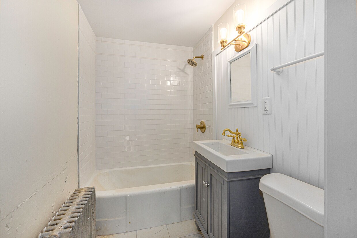 Primary Photo - 154 College Ave NE