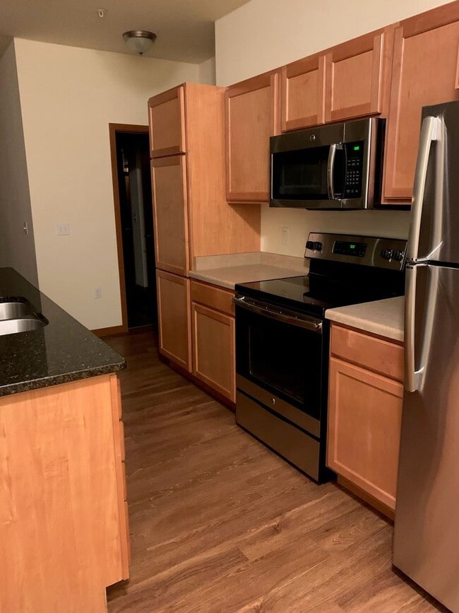 Building Photo - 2 Bedroom, New Building, Handicap Friendly.