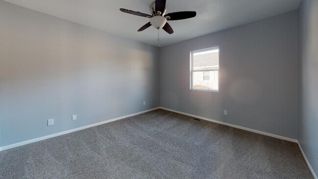 Bed Room - 2401 Washington Ave