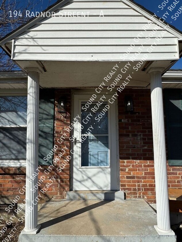 Primary Photo - Renovated 2 bed/1 bath AVAILABLE NOW!! Pet...