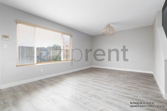 Building Photo - Unit 2