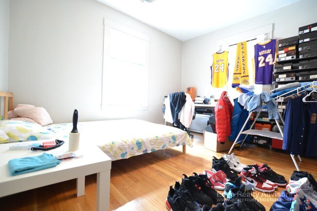 Foto del edificio - 19 Greylock Rd