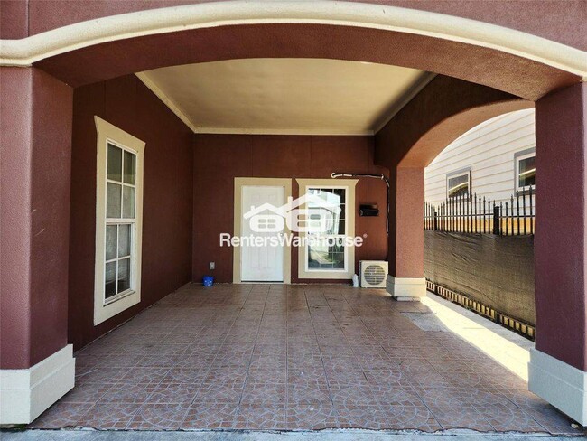 Building Photo - 5027 Creekmont Dr