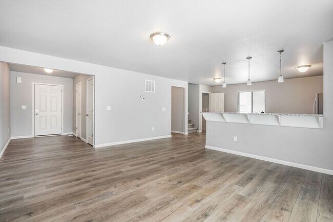 Building Photo - 2215 Macatawa Ln