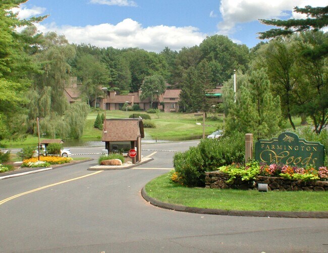 Foto del edificio - 3 Woods Hollow Ct