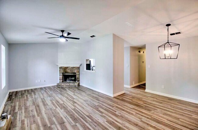 Building Photo - 425 High Point Ln