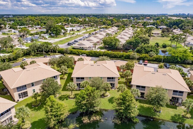 Foto del edificio - 27490 Palmesta Circle