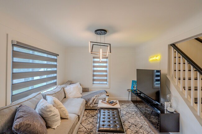 Foto del edificio - 1328 McLean Ave