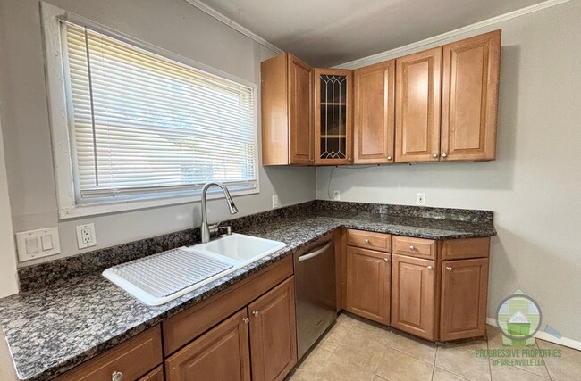 Building Photo - 109 Buist Ave