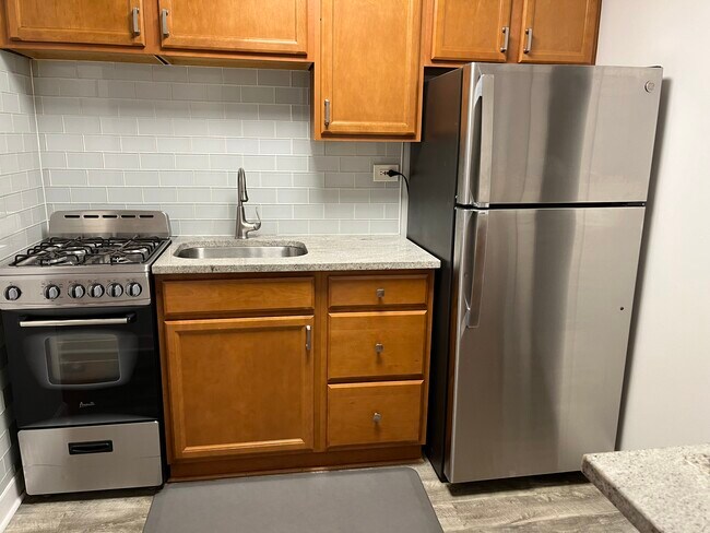Building Photo - 7551 N Oakley Ave