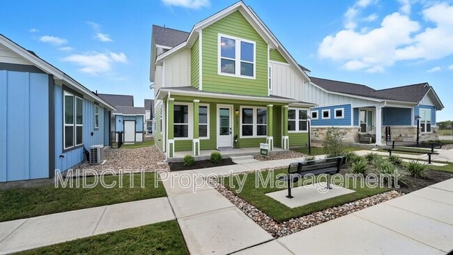 Building Photo - 2133 Hofstaat