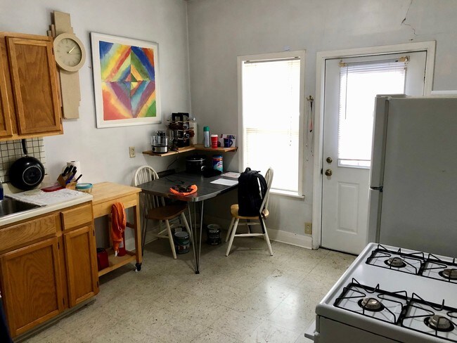Foto del edificio - 2549 N Marshfield Ave