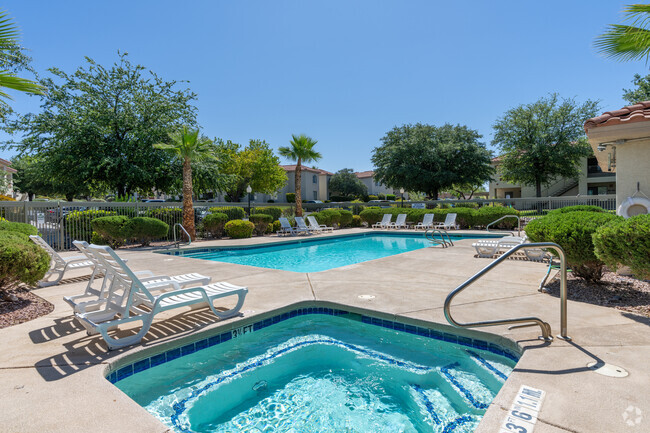 Segunda piscina - Quail Ridge Apartments