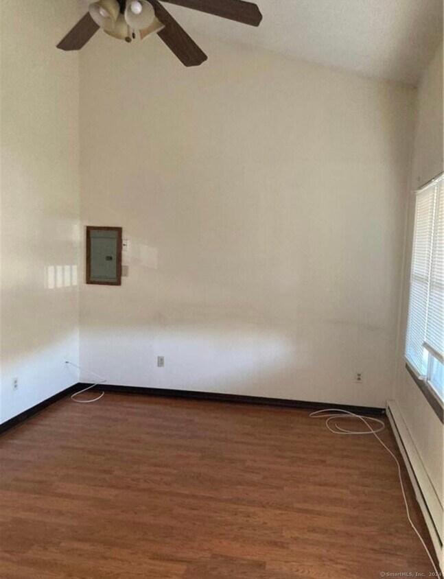 Foto del edificio - 310 S Main St