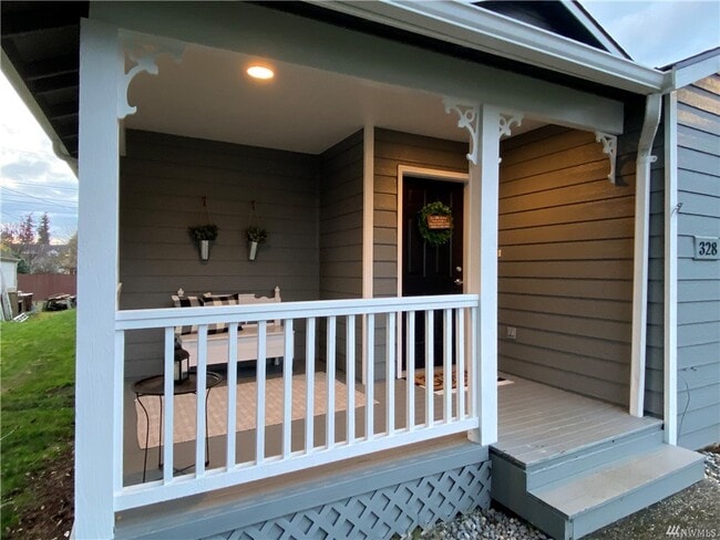 Front Porch - 328 S Dunham Ave