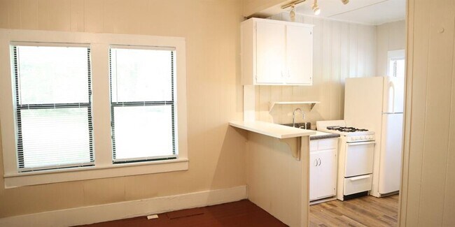 Building Photo - 1116 N Bell Ave