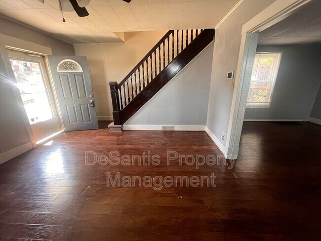 Building Photo - 925 Leeds Ave