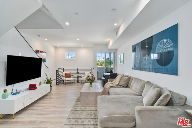 Foto del edificio - 4912 S Centinela Ave