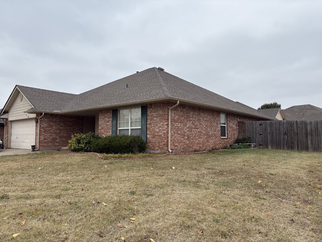 Foto principal - Four bedroom home in Central Norman