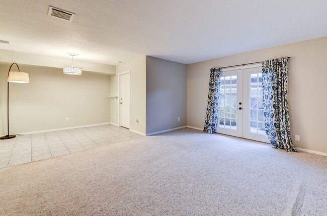 Building Photo - Charming 3-Bedroom Townhome in Prime Memor...