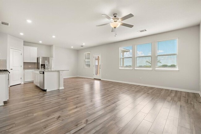 Building Photo - 120 Longmount Cv