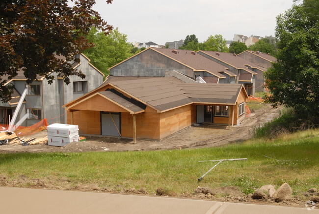 Building Photo - Green Meadows