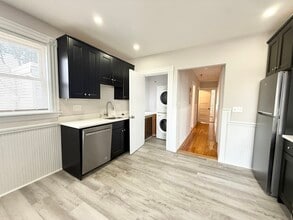 Building Photo - 71 Saxton St