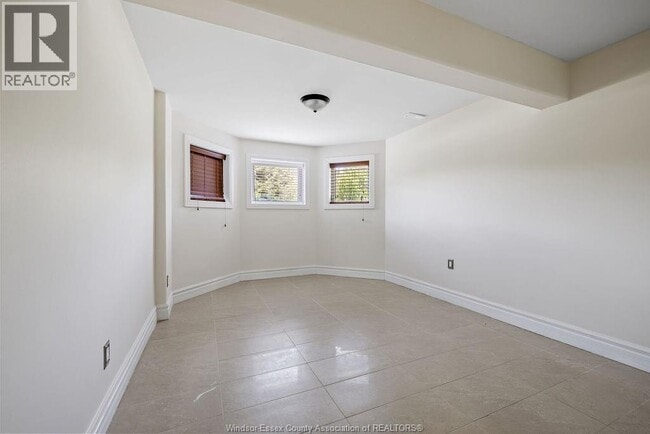 Building Photo - 707 Sarah Ct