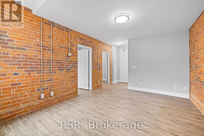 Photo du bâtiment - 2870 Dundas St W